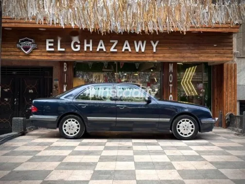 مرسيدس E 240 2000 أخضر مستعملة للبيع - 2