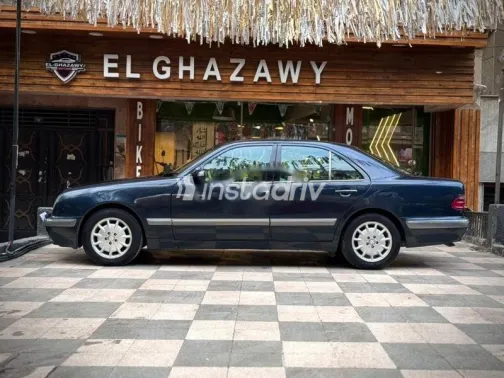 مرسيدس E 240 2000 أخضر مستعملة للبيع - 3