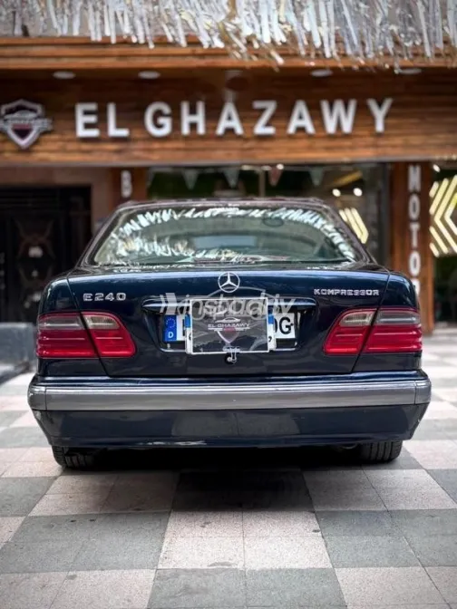 مرسيدس E 240 2000 أخضر مستعملة للبيع - 4