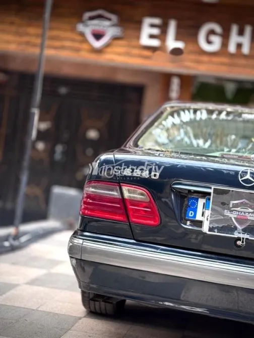 مرسيدس E 240 2000 أخضر مستعملة للبيع - 5