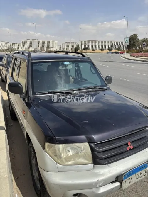 ميتسوبيشي مونتيرو 2002 أزرق غامق مستعملة للبيع - 1