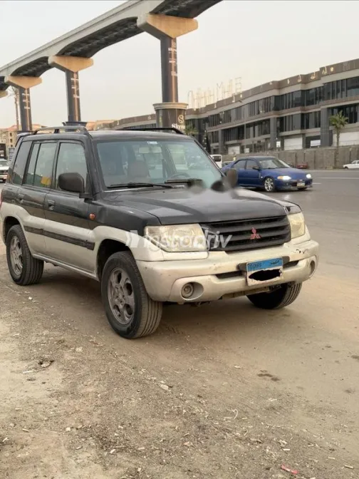 ميتسوبيشي مونتيرو 2002 أزرق غامق مستعملة للبيع - 2