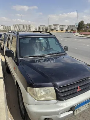 ميتسوبيشي مونتيرو 2002 أزرق غامق مستعملة للبيع