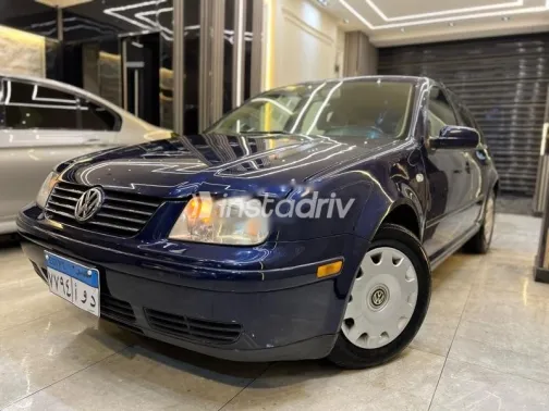 فولكس فاغن بورا 2002 أزرق غامق مستعملة للبيع - 1
