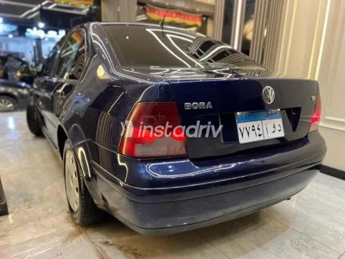 فولكس فاغن بورا 2002 أزرق غامق مستعملة للبيع - 2