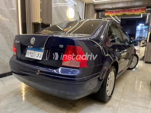 فولكس فاغن بورا 2002 أزرق غامق مستعملة للبيع - 4