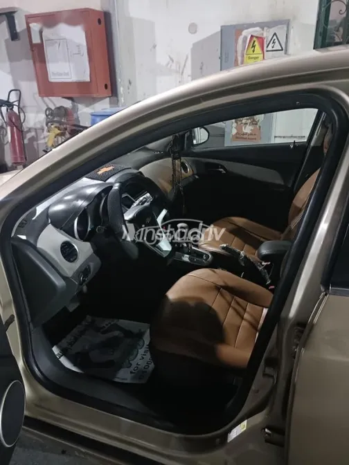 شيفروليه كروز 2010 برونزي مستعملة للبيع - 1