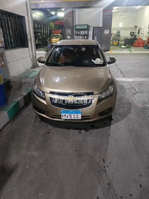 شيفروليه كروز 2010 برونزي مستعملة للبيع - 3