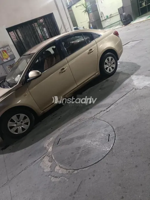 شيفروليه كروز 2010 برونزي مستعملة للبيع - 4