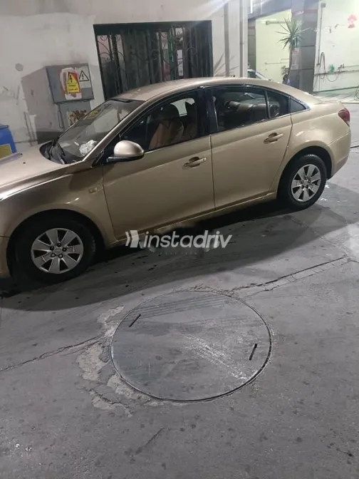 شيفروليه كروز 2010 برونزي مستعملة للبيع - 5