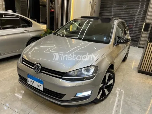فولكس فاغن جولف 6 2016 ذهبي مستعملة للبيع - 1