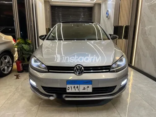 فولكس فاغن جولف 6 2016 ذهبي مستعملة للبيع - 3