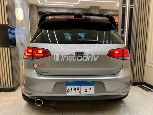 فولكس فاغن جولف 6 2016 ذهبي مستعملة للبيع - 4