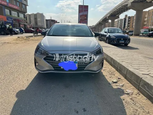 هيونداي إلنترا اى دى 2025 أبيض مستعملة للبيع - 1