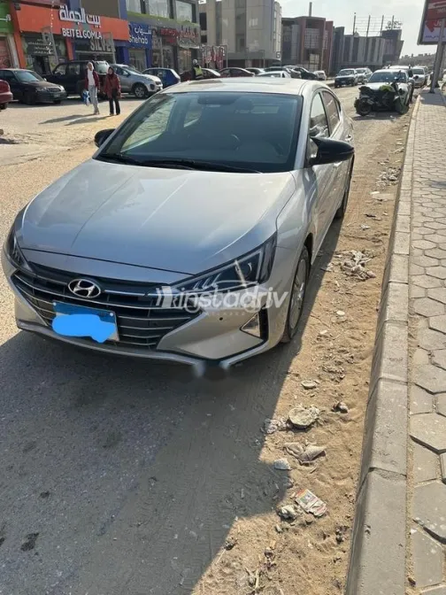هيونداي إلنترا اى دى 2025 أبيض مستعملة للبيع - 2