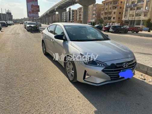 هيونداي إلنترا اى دى 2025 أبيض مستعملة للبيع - 3