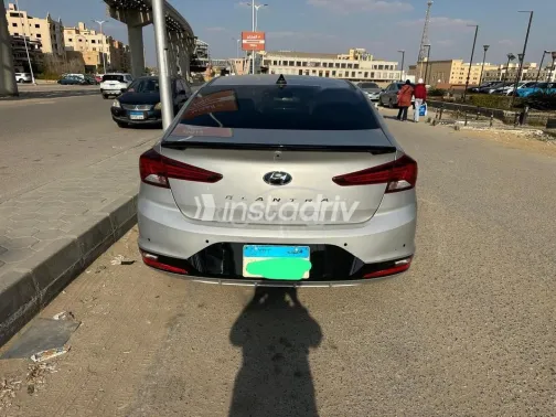 هيونداي إلنترا اى دى 2025 أبيض مستعملة للبيع - 4