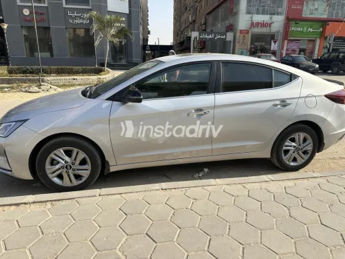 هيونداي إلنترا اى دى 2025 أبيض مستعملة للبيع - 5