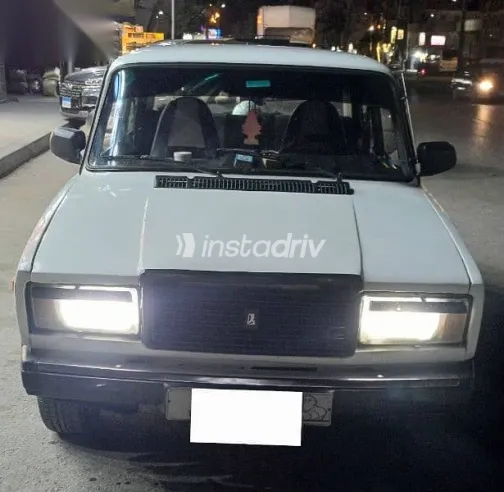 لادا 2107 2010 أبيض مستعملة للبيع - 1