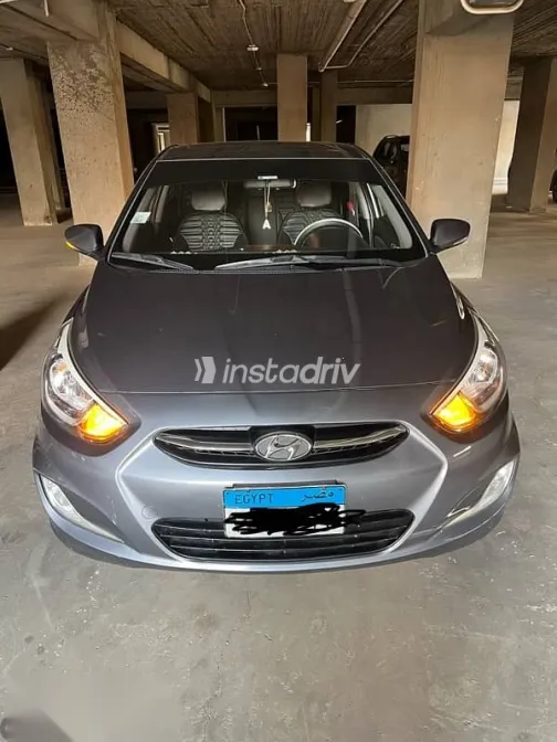 هيونداي اكسنت 2017 أزرق غامق مستعملة للبيع - 1