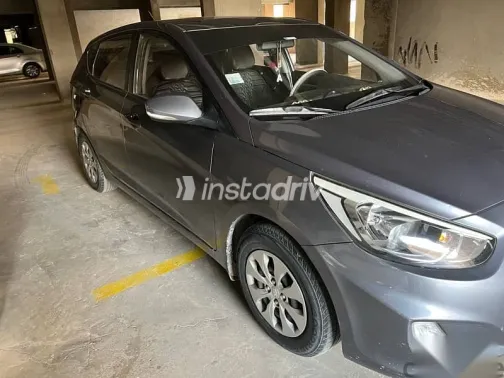 هيونداي اكسنت 2017 أزرق غامق مستعملة للبيع - 3