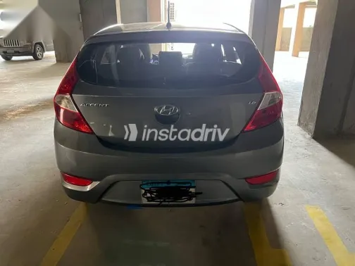 هيونداي اكسنت 2017 أزرق غامق مستعملة للبيع - 4