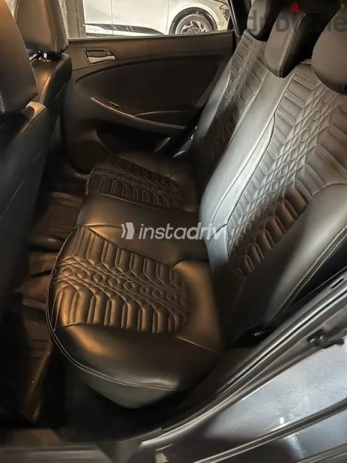 هيونداي اكسنت 2017 أزرق غامق مستعملة للبيع - 5