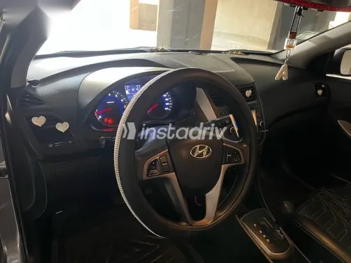 هيونداي اكسنت 2017 أزرق غامق مستعملة للبيع - 6