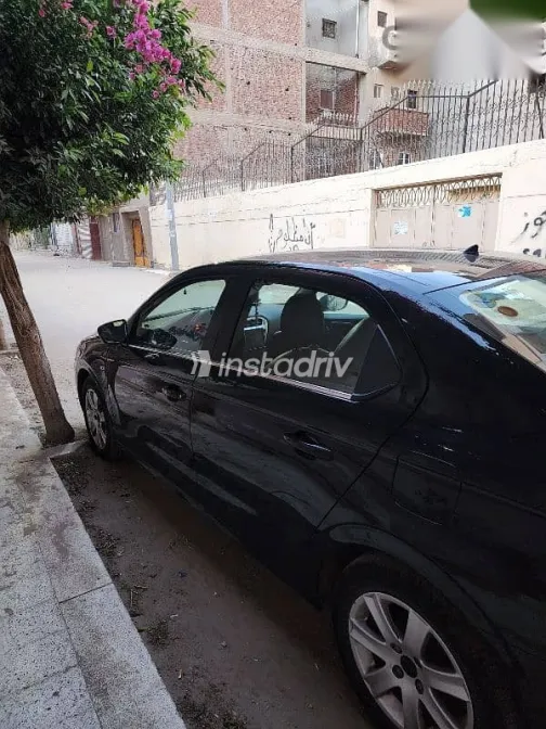 بيجو 301 2015 أسود مستعملة للبيع - 7