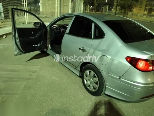 هيونداي إلنترا 2019 فضي مستعملة للبيع - 5