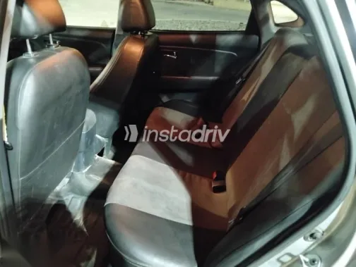 هيونداي إلنترا 2019 فضي مستعملة للبيع - 7