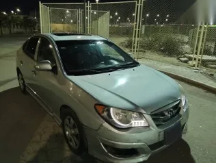 هيونداي إلنترا 2019 فضي مستعملة للبيع