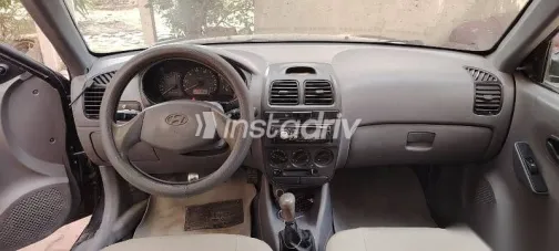 هيونداي فيرنا 2010 أسود مستعملة للبيع - 6