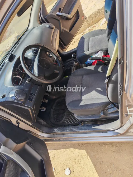 شيفروليه افيو 2014 أبيض مستعملة للبيع - 6