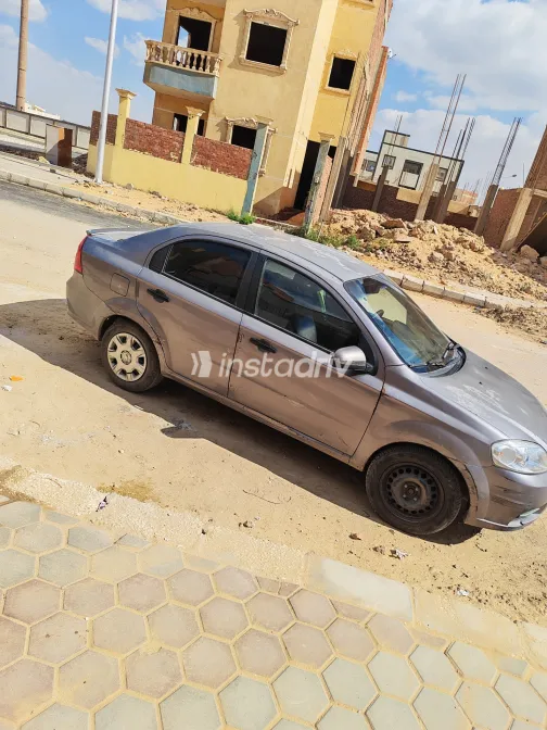 شيفروليه افيو 2014 أبيض مستعملة للبيع - 8