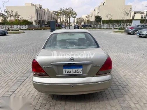نيسان صنى 2008 ذهبي مستعملة للبيع - 4