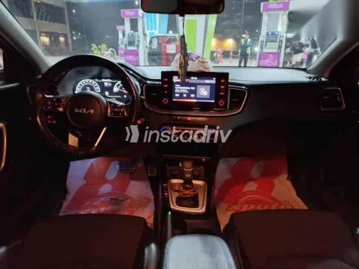 كيا اكسيد 2022 فضي مستعملة للبيع - 2