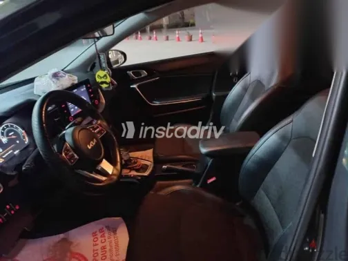 كيا اكسيد 2022 فضي مستعملة للبيع - 4