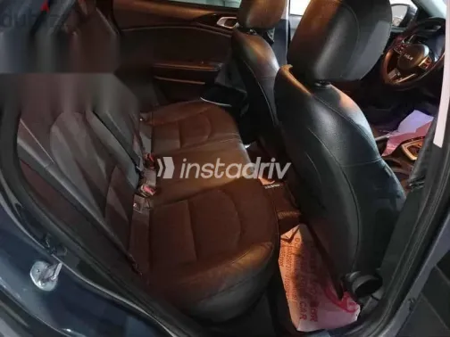 كيا اكسيد 2022 فضي مستعملة للبيع - 9