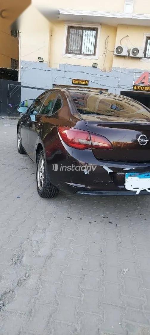 اوبل أسترا 2013 بني مستعملة للبيع - 2