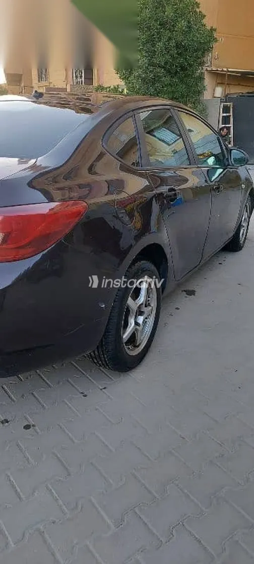 اوبل أسترا 2013 بني مستعملة للبيع - 4