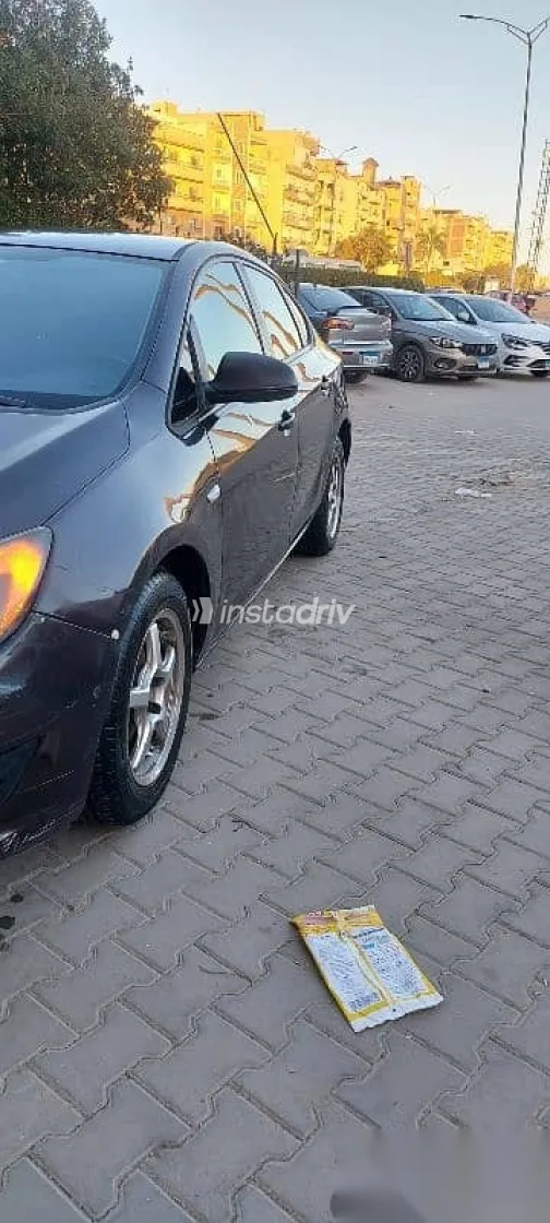 اوبل أسترا 2013 بني مستعملة للبيع - 6