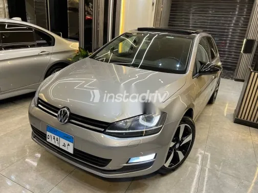 فولكس فاغن جولف 2016 ذهبي مستعملة للبيع - 1