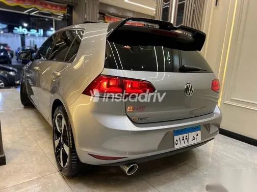 فولكس فاغن جولف 2016 ذهبي مستعملة للبيع - 2