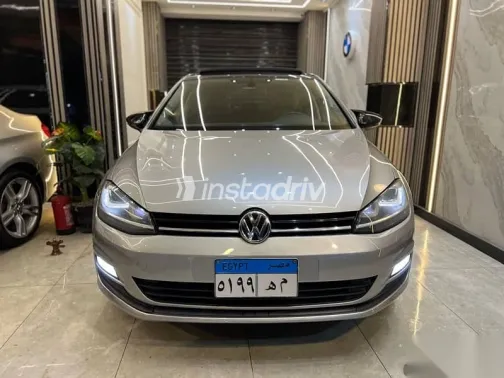فولكس فاغن جولف 2016 ذهبي مستعملة للبيع - 3