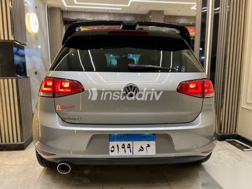 فولكس فاغن جولف 2016 ذهبي مستعملة للبيع - 4