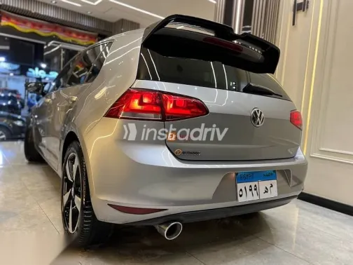 فولكس فاغن جولف 2016 ذهبي مستعملة للبيع - 5