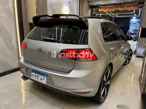 فولكس فاغن جولف 2016 ذهبي مستعملة للبيع - 6