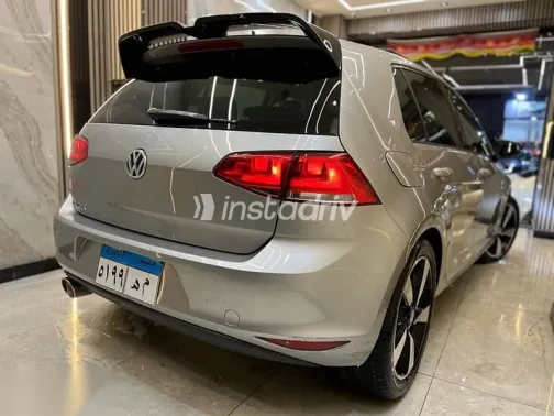 فولكس فاغن جولف 2016 ذهبي مستعملة للبيع - 8
