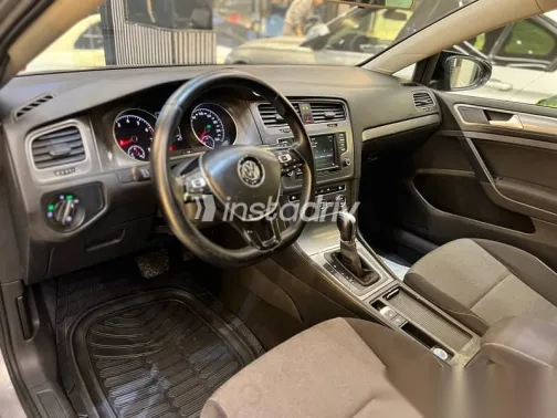 فولكس فاغن جولف 2016 ذهبي مستعملة للبيع - 9